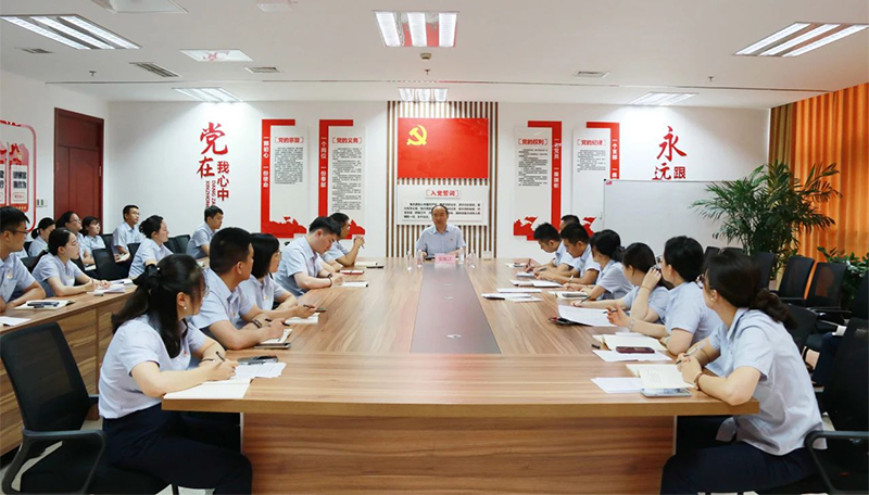 市财金集团组织深入贯彻中央八项规定精神学习教育专题党课